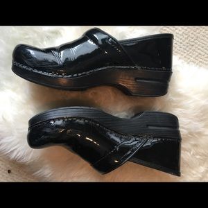 Dansko patten leather black professional clogs!